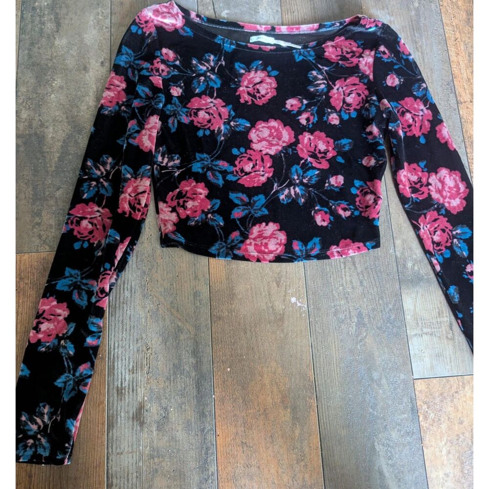 Kimchi Blue Black Velvet Floral Rose Crop Top Small 90s Y2K Vibe